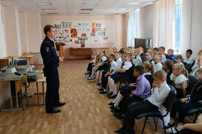К новотроицким школьникам пришли сотрудники Госавтоинспекции