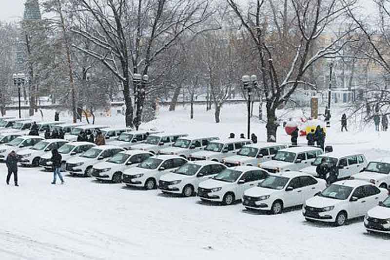 Новотроицкие больницы получили новые автомобили