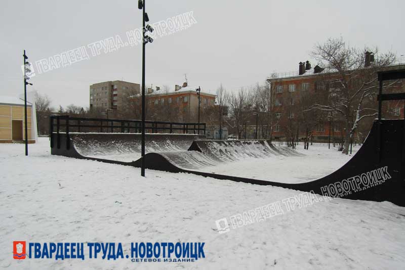 Завершилось благоустройство сквера в центре Новотроицка 