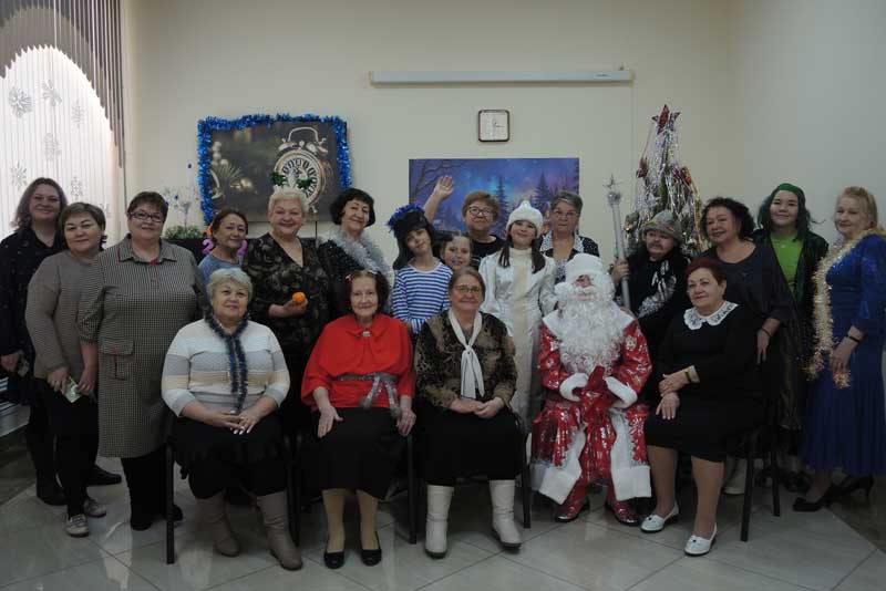 Новый год для воспитанников Новотроицкой Юниор-лиги Клуба Веселых и Находчивых начался с выступлений и побед