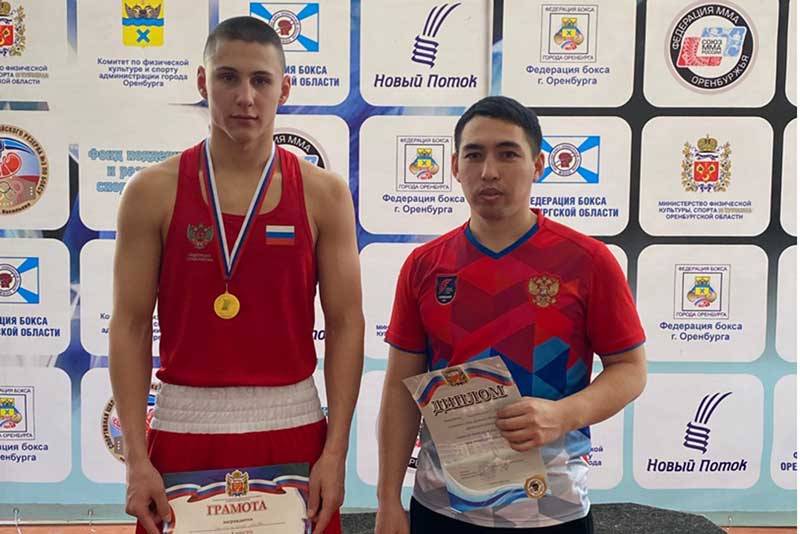 Новотройчанин Матвей Саймагаметов поднялся на пьедестал почета областного турнира по боксу