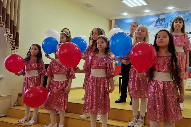Творческий конкурс «Гордимся Отечеством» вновь собрал в Новотроицке одаренных ребят