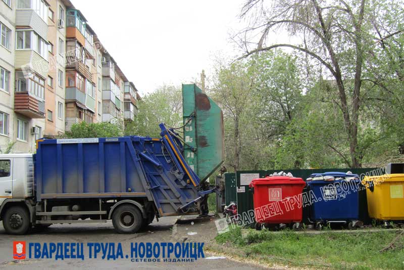 В Новотроицке сменят подрядную организацию, занимающуюся вывозом мусора