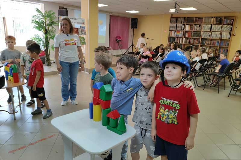 Новотроицким дошколятам рассказали о профессии строителя
