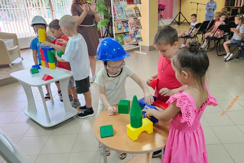 Новотроицким дошколятам рассказали о профессии строителя