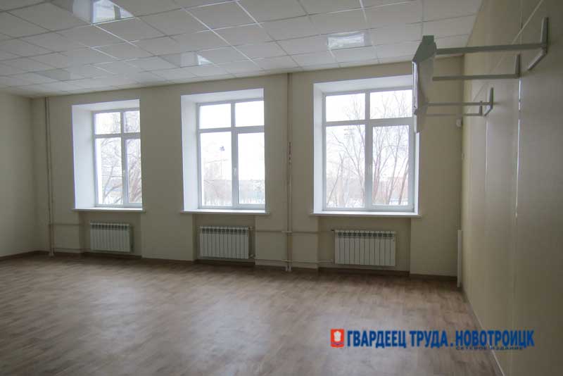 В школе №10 Новотроицка возобновились ремонтные работы