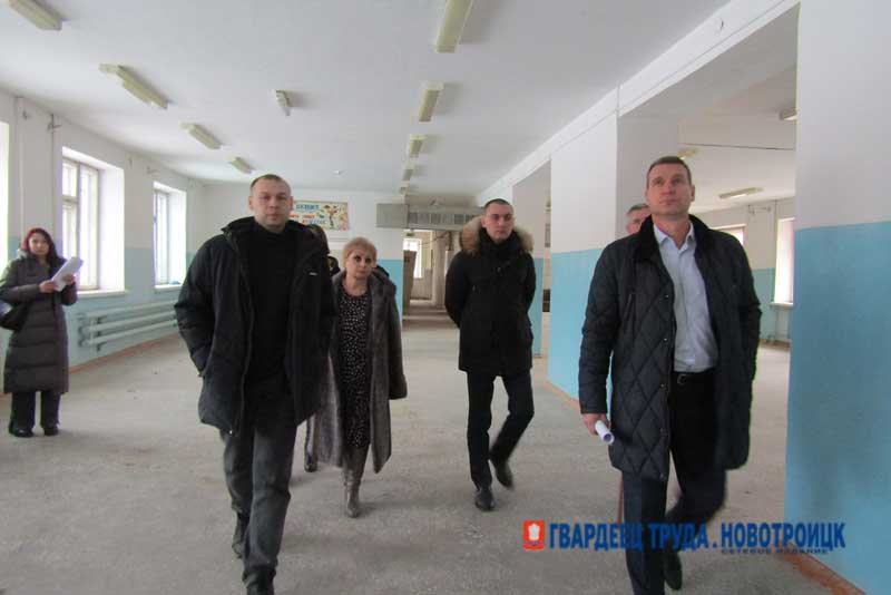 В школе №10 Новотроицка возобновились ремонтные работы