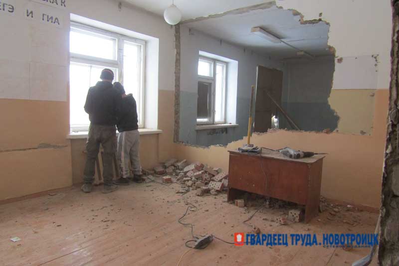В школе №10 Новотроицка возобновились ремонтные работы