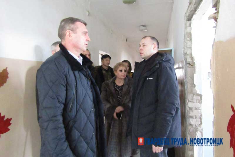 В школе №10 Новотроицка возобновились ремонтные работы