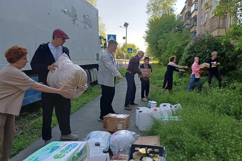 Новотройчане отправили гуманитарный груз детям Перевальского района ЛНР