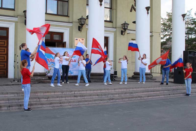 Новотроицк отметил День России