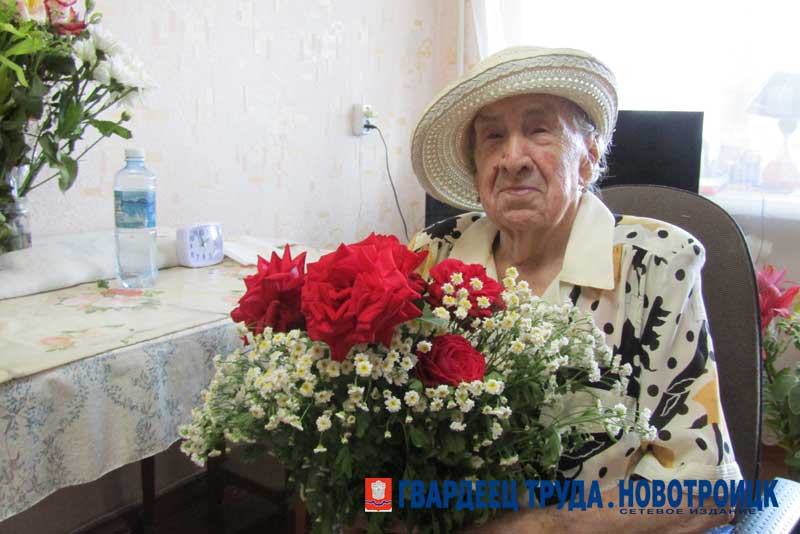 Новотройчанка Анна Полторак отмечает 100-летний юбилей