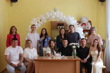 В Новотроицком отделе ЗАГС весь июль проходит под знаком Дня семьи, любви и верности