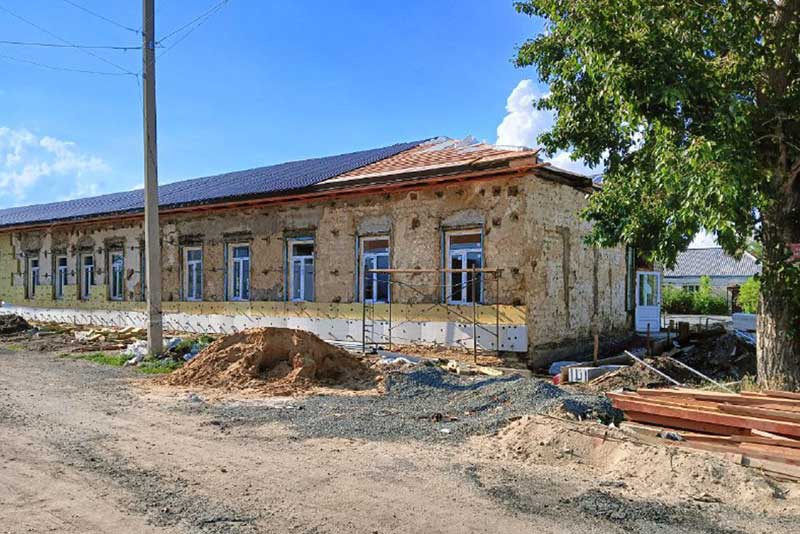 В Адамовке капитальный ремонт поселковой Детской школы искусств вышел на новый этап