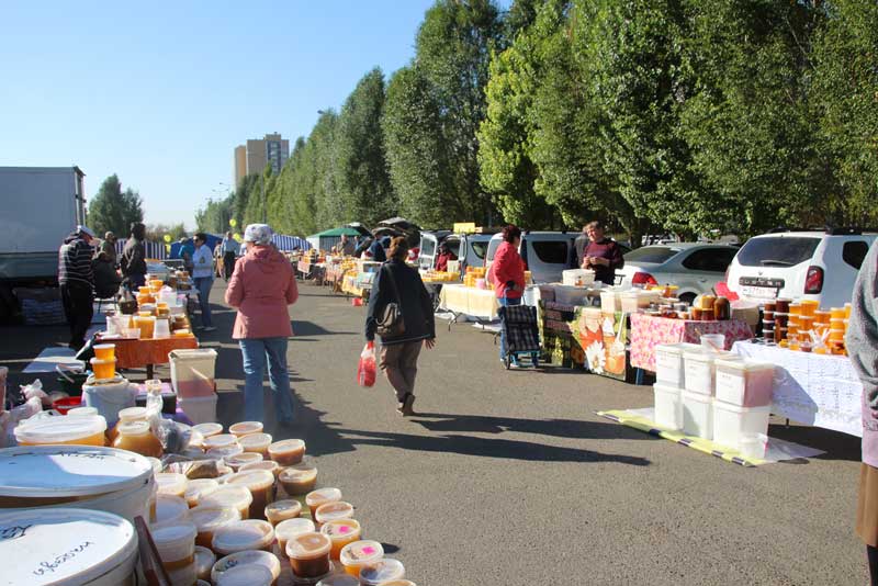 В работе выставки «Меновой двор» участвуют и новотройчане (фото)