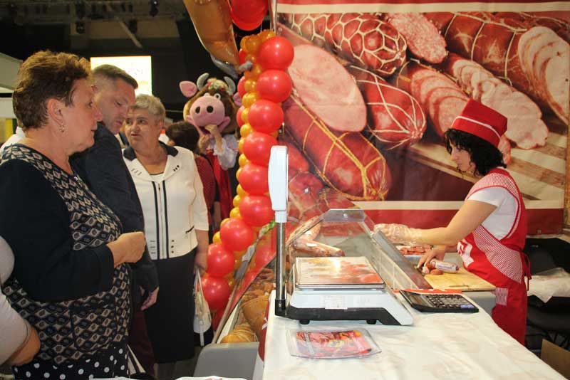 В работе выставки «Меновой двор» участвуют и новотройчане (фото)