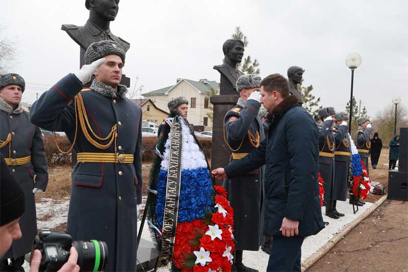 В Оренбурге открыли бюсты полицейских – Героев России