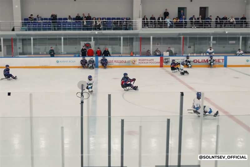 В Оренбурге прошел товарищеский матч по следж-хоккею между оренбургскими и казахстанскими параспортсменами