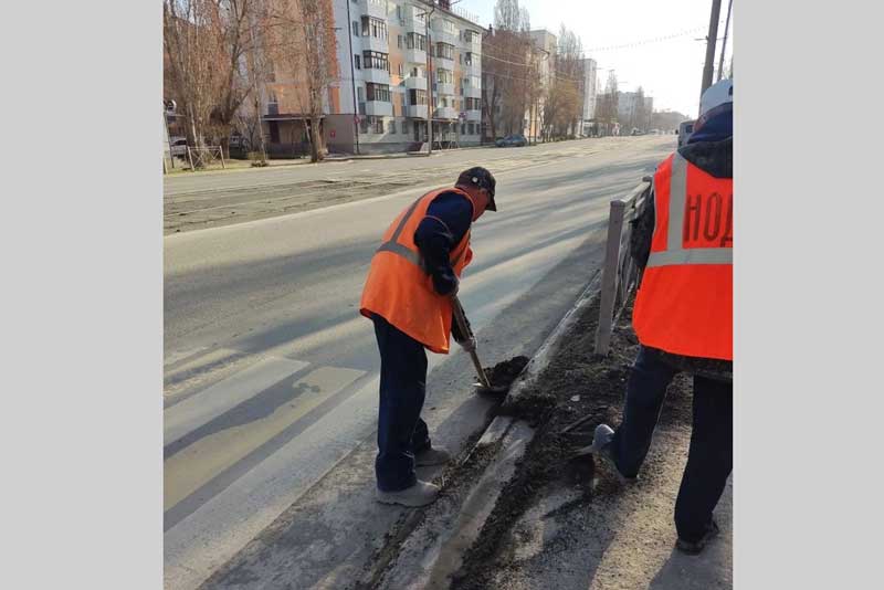 В  Новотроицке продолжается общегородской субботник