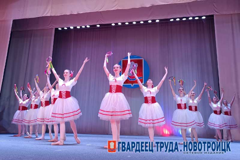 Новотройчане отметили день рождения  города  