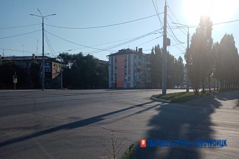 В Новотроицке провели долгожданный ремонт переезда