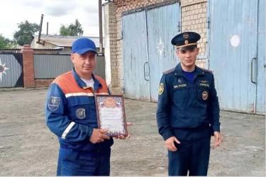 В Адамовке работник местных электросетей вывел человека из горящего дома и помог локализовать пожар