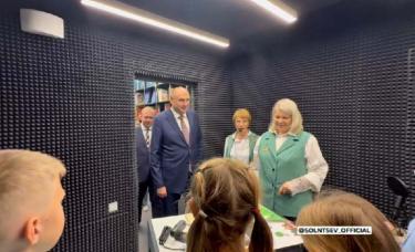 Евгений Солнцев рассказал про открытие модельной библиотеки в Новотроицке