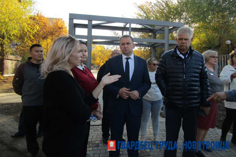 В Новотроицке благоустройство территории, прилегающей к лицею, выполнено на 90 процентов