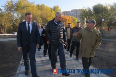 В Новотроицке благоустройство территории, прилегающей к лицею, выполнено на 90 процентов