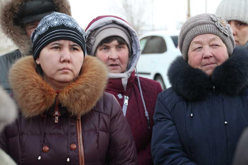 В разрушенном взрывом газа доме поселка Новородный восстанавливают систему отопления