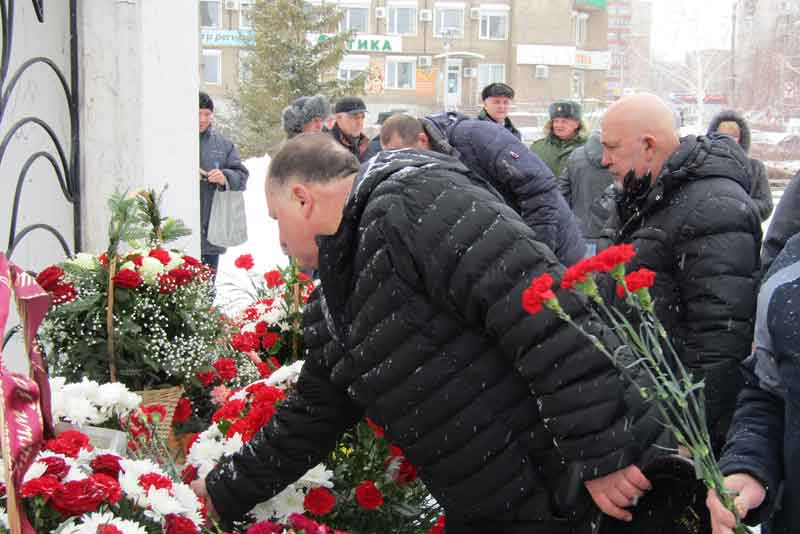 В Новотроицке почтили память погибших воинов-интернационалистов (фото)