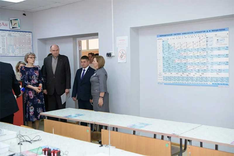 Врио губернатора Евгений Солнцев посетил социальные и производственные объекты в Кваркенском районе