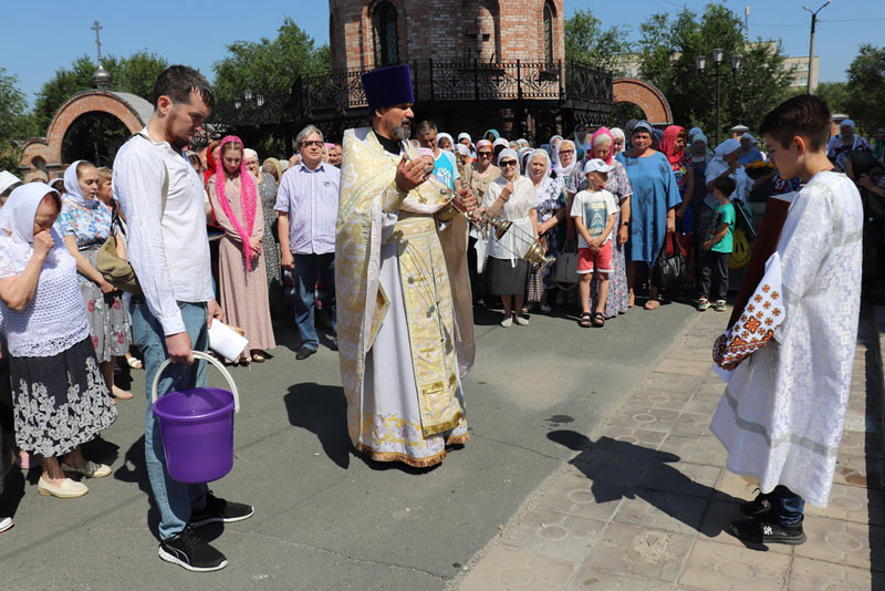 В Петропавловском соборе Новотроицка состоялось праздничное богослужение