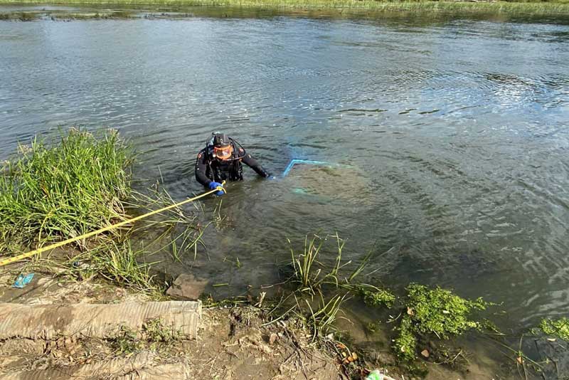 Из Урала в районе Новотроицка водолазы подняли легковой автомобиль