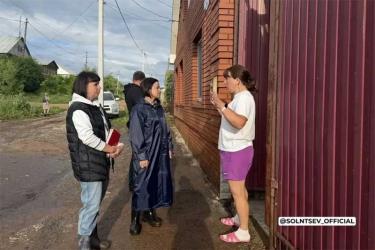 В Оренбуржье продолжают оказывать помощь жителям, пострадавшим от июньских ливневых дождей