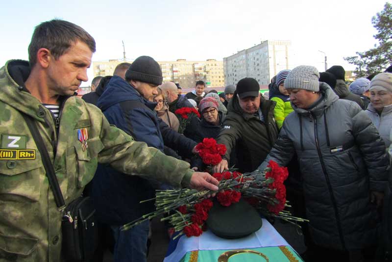 Новотройчане проводили в последний путь Радика Ишемгулова