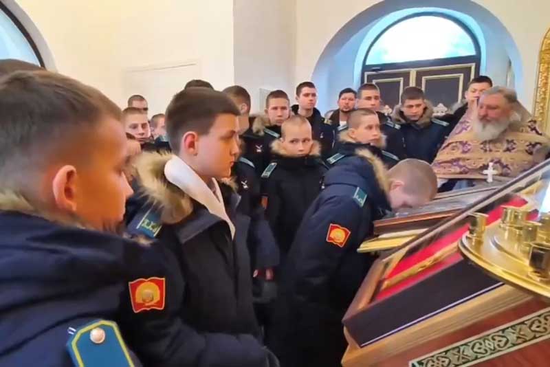 Губернатор Евгений Солнцев в день престольного праздника побывал в  храме Оренбургского президентского кадетского училища