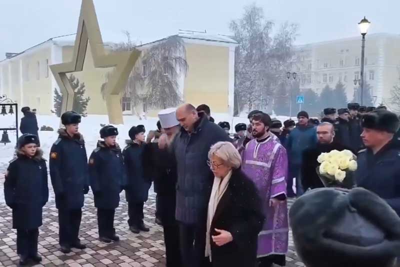 Губернатор Евгений Солнцев в день престольного праздника побывал в  храме Оренбургского президентского кадетского училища