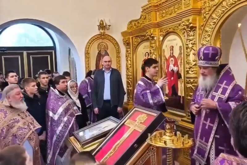 Губернатор Евгений Солнцев в день престольного праздника побывал в  храме Оренбургского президентского кадетского училища