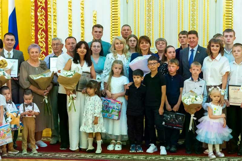 Сто лучших семей Оренбуржья вышли в региональный этап конкурса «Семья года»