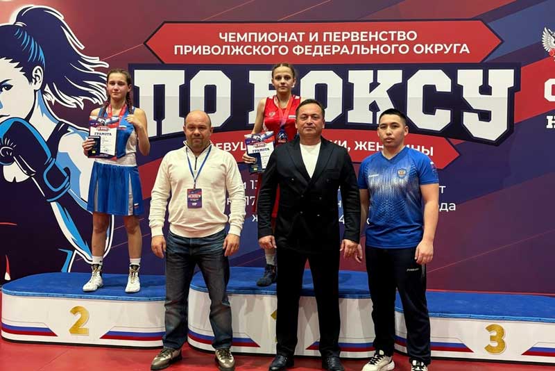 Новотройчанки – в лидерах окружного первенства по боксу