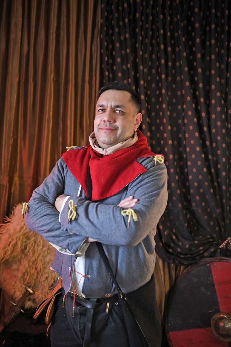 Новотроицкие реконструкторы исторических событий попали на «Средневековый бал»