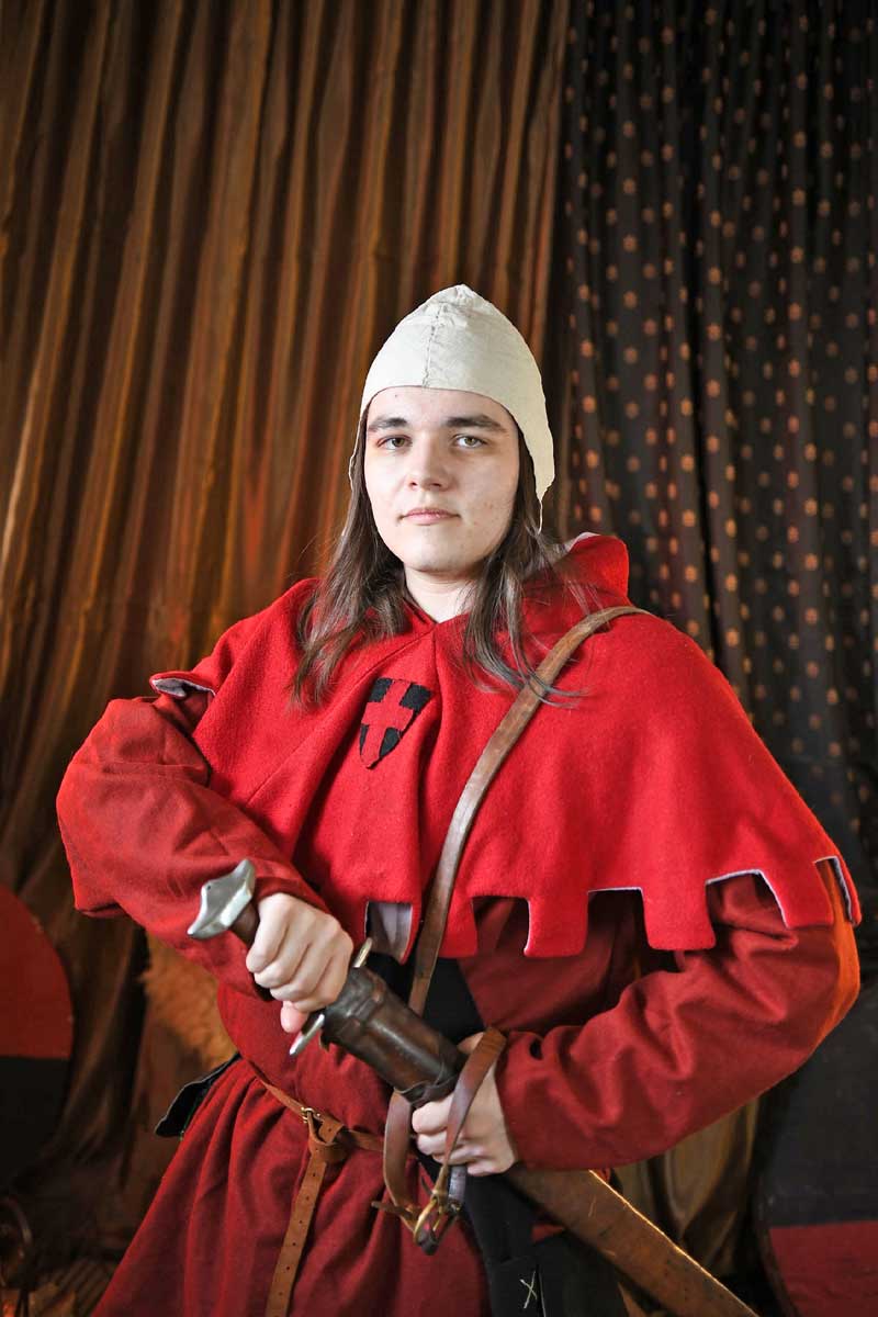 Новотроицкие реконструкторы исторических событий попали на «Средневековый бал»