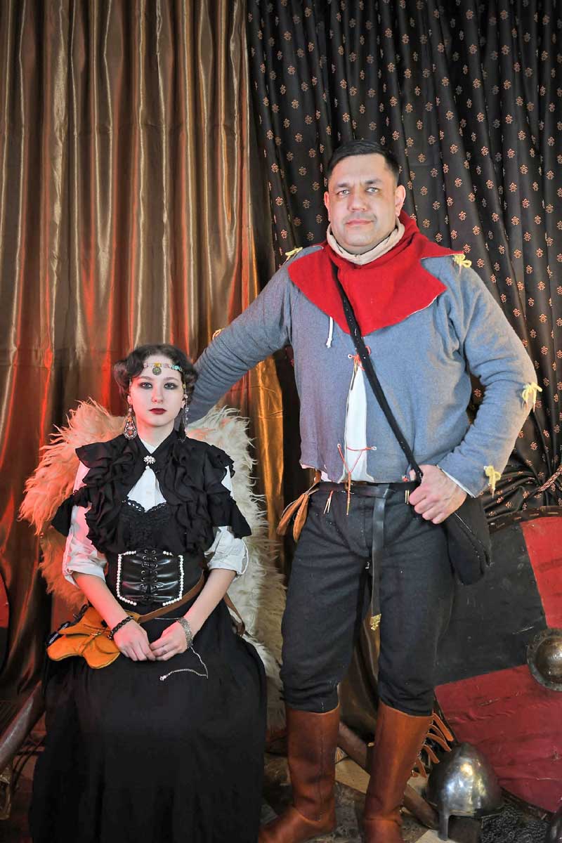 Новотроицкие реконструкторы исторических событий попали на «Средневековый бал»