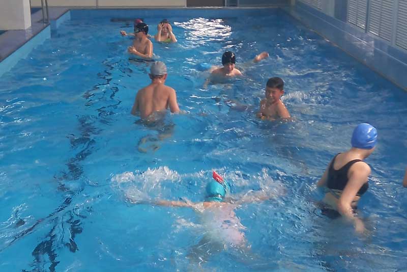 Воспитанники детских домовых клубов Новотроицка стали участниками соревнований «Голубая дорожка»