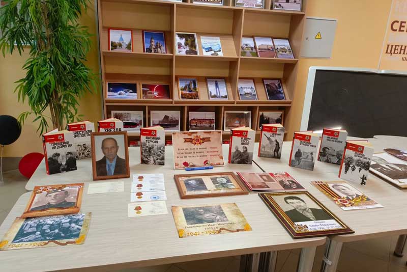 Новотроицких ветеранов познакомили с творчеством местной поэтессы Валентины Хромовой