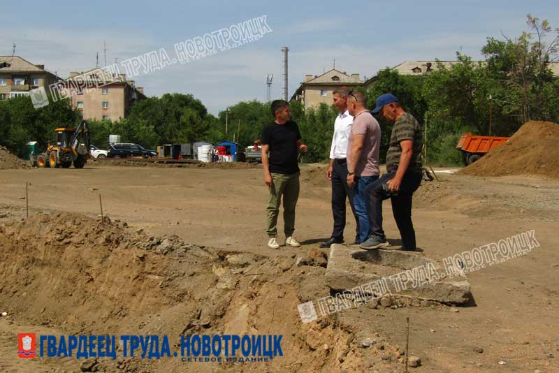 В центре Новотроицка обустраивают сухой фонтан