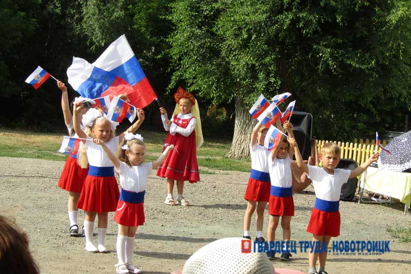 Жителей пригородных поселков Новотроицка отметили за гуманитарную помощь бойцам СВО
