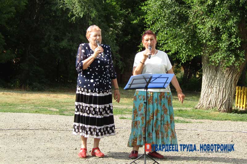 Жителей пригородных поселков Новотроицка отметили за гуманитарную помощь бойцам СВО