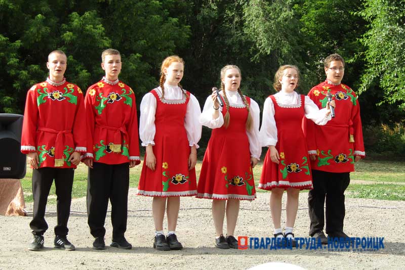 Жителей пригородных поселков Новотроицка отметили за гуманитарную помощь бойцам СВО